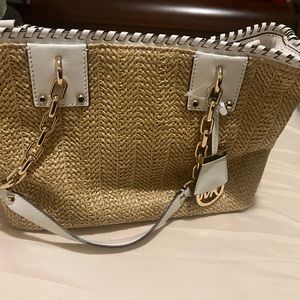 Beautiful Micheal kors cross body and shoulder bag